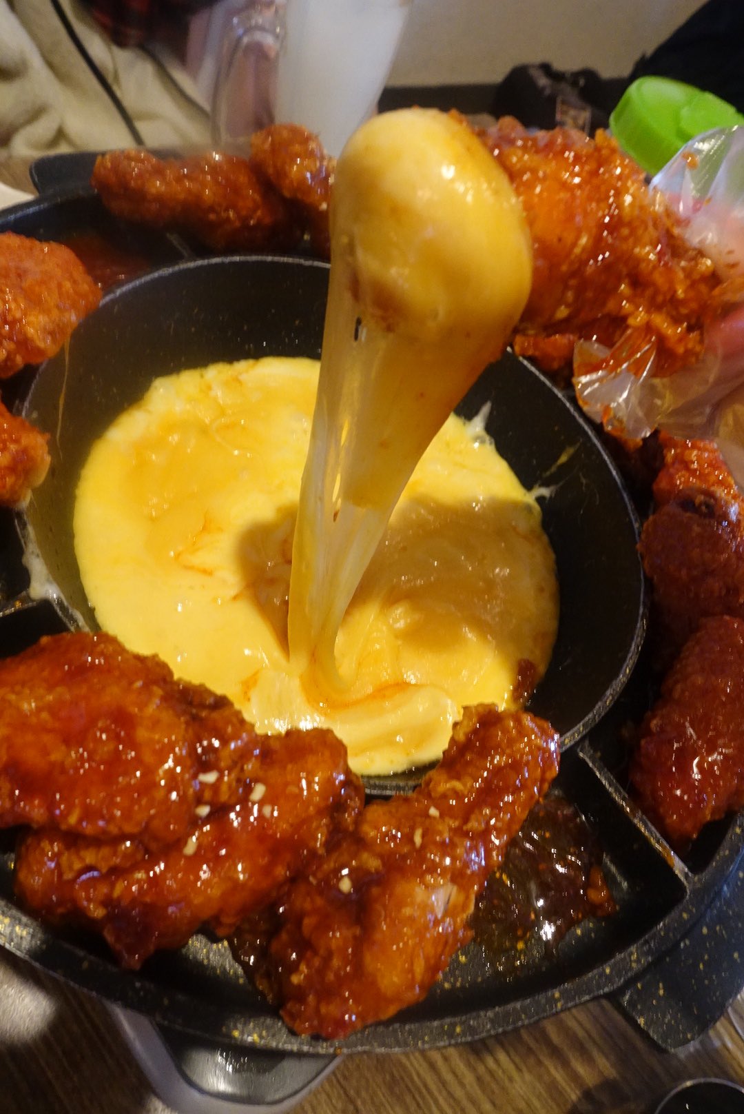 渋井しほり パンダと肉とチョコレート愛 On Twitter Ufoフォンデュやっと食べれた でもグッネチキンは死ぬほど並んでたからジョンノで Ufoフォンデュ Ufoチキン 新大久保 新大久保グルメ 新大久保カフェ 韓国料理 チーズ 飯テロ 食