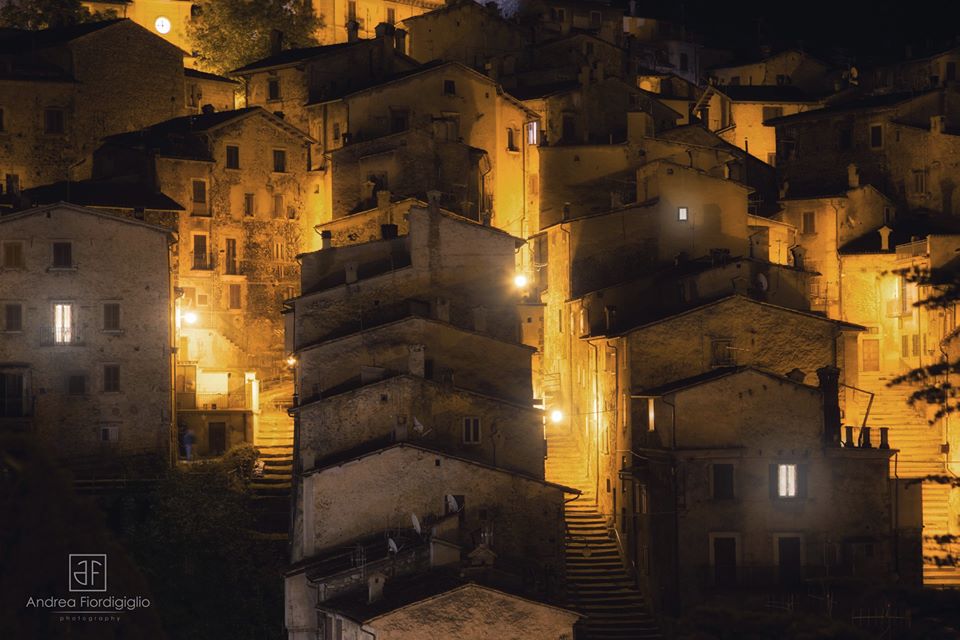YourAbruzzo's tweet photo. #Scanno è conosciuto anche come paese dei fotografi. Reso celebre dal pioniere del fotogiornalismo Henri Cartier-Bresson, i suoi vicoli sono stati immortalati dalla fotografa tedesca Hilde Lotz-Bauer e da Mario Giacomelli.
Ph. A.Fiordigiglio
#abruzzo #cultabruzzo #italianvillages https://t.co/aXUVVyJJnZ