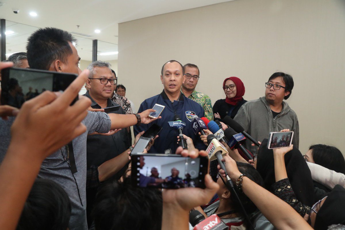 KPU_ID's tweet photo. KPU resmi melaporkan penyebar video hoaks terkait server KPU yang disebut telah disetting untuk memenangkan salah satu paslon di Pilpres 2019. Ayo bersama kita lawan hoaks.
#KPUmelayani
#Sukseskanpemilu2019
#LawanHoaks https://t.co/fKGGlpf550