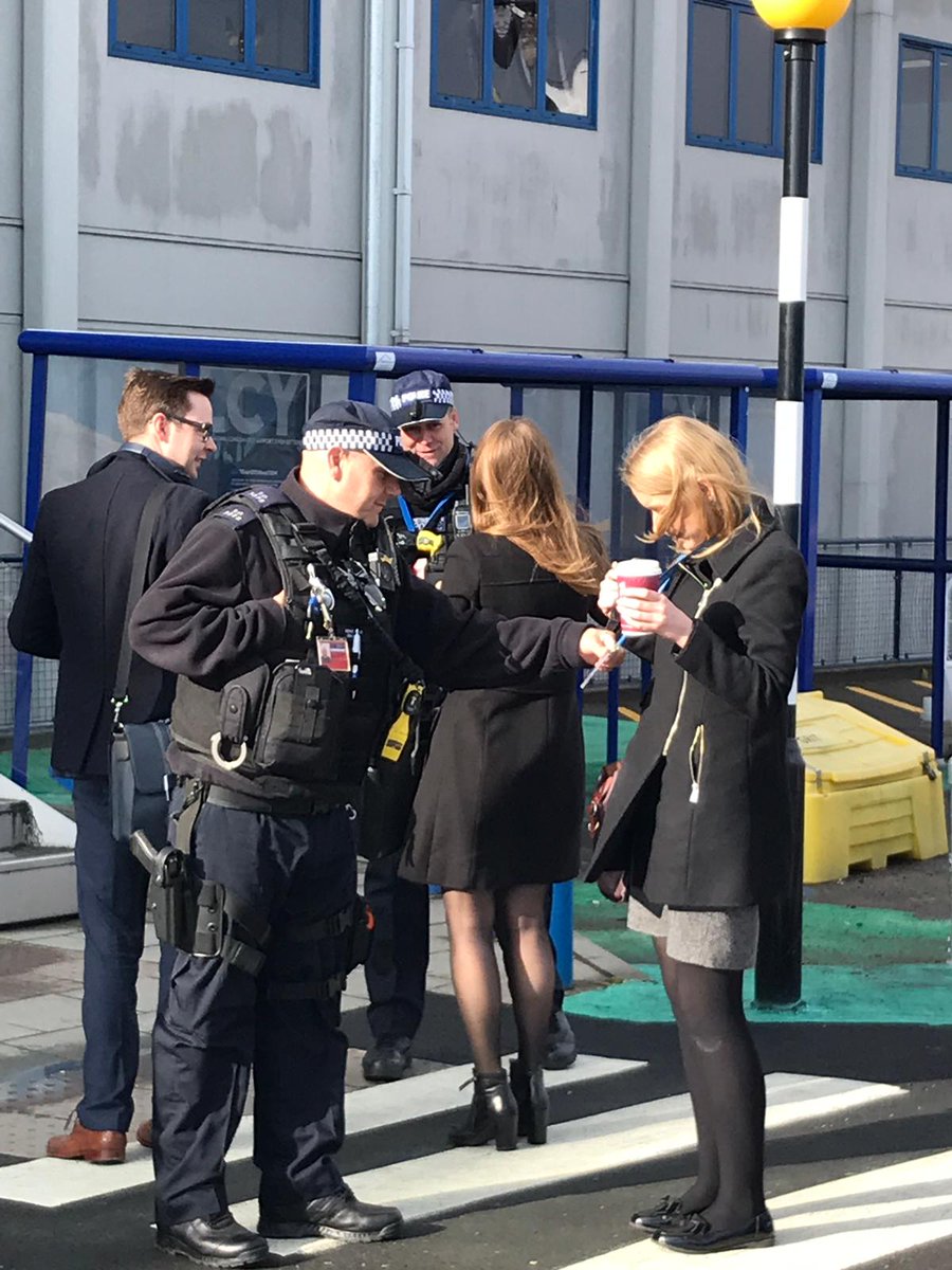 MPSCityAirport's tweet photo. Good feedback & support from the @LondonCityAir staff today. #projectservator Team checking for staff passes in & around the airport, encouraging staff to do the same. #togetherwevegotitcovered #SeriousAboutSecurity https://t.co/tMjiDabVXw