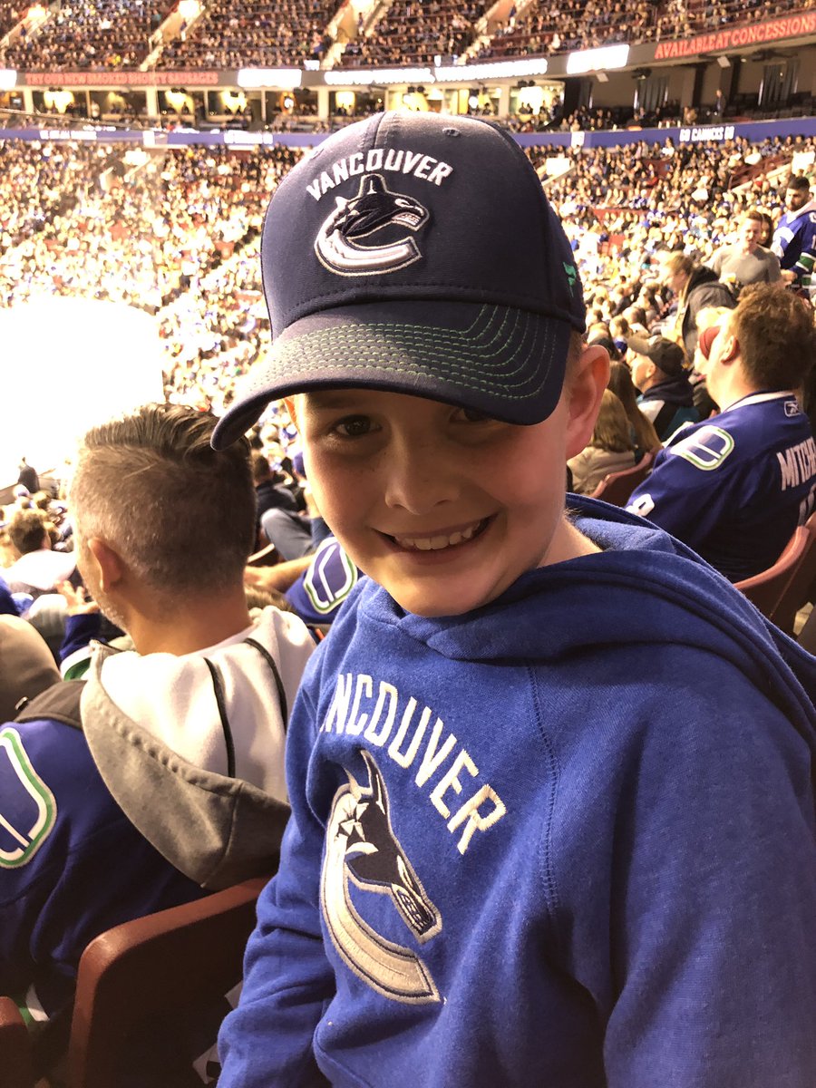 GeriConroy's tweet photo. 1st Ice Hockey Game @Canucks on Tuesday night and what a game it was! We all loved it! 💙 https://t.co/tYIhGgYeFc