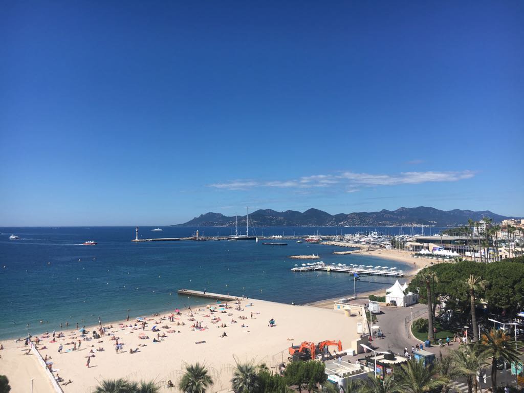 BedsAtZZZ's tweet photo. Let's hope for more of the same in 2019 please! 🙏☀️🌊 #ThrowbackThursday #OneYearOn #Cannes https://t.co/sK87qGf0SF