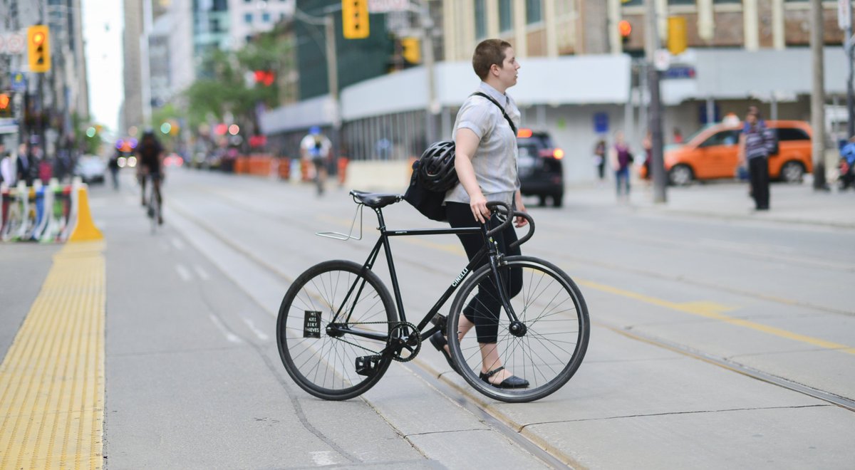 CycleToronto's tweet photo. #KingStPilot is great for transit - and also a boon for active transportation. With a few design tweaks, it could effectively work as a shared transit & AT corridor π²πΆπΎββοΈπ https://t.co/H86Q2ihbKs π· @bokehNJ https://t.co/y9ZvvzyPMv