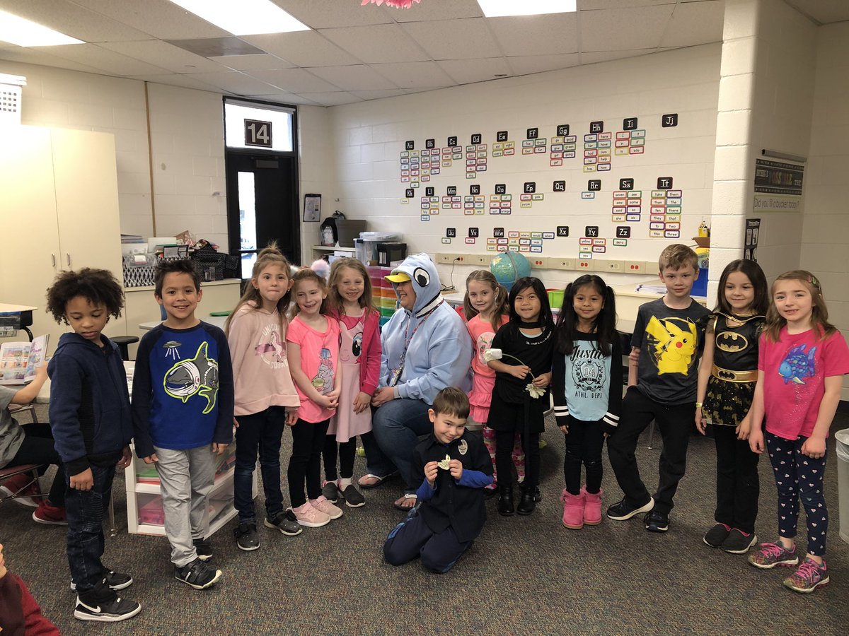 Helping Club “Spring Back to School Spirit Week” celebrating our favorite book characters!
<a href="/MsMagnafichi/">Sara Magnafichi</a> <a href="/suzie_rocha/">Suzie Rocha</a> <a href="/CastlesKinders/">Michelle Castle</a> <a href="/lovepeacekinder/">mrsluna</a> <a href="/D59Byrd/">Admiral Byrd Elementary</a> #D59Learns