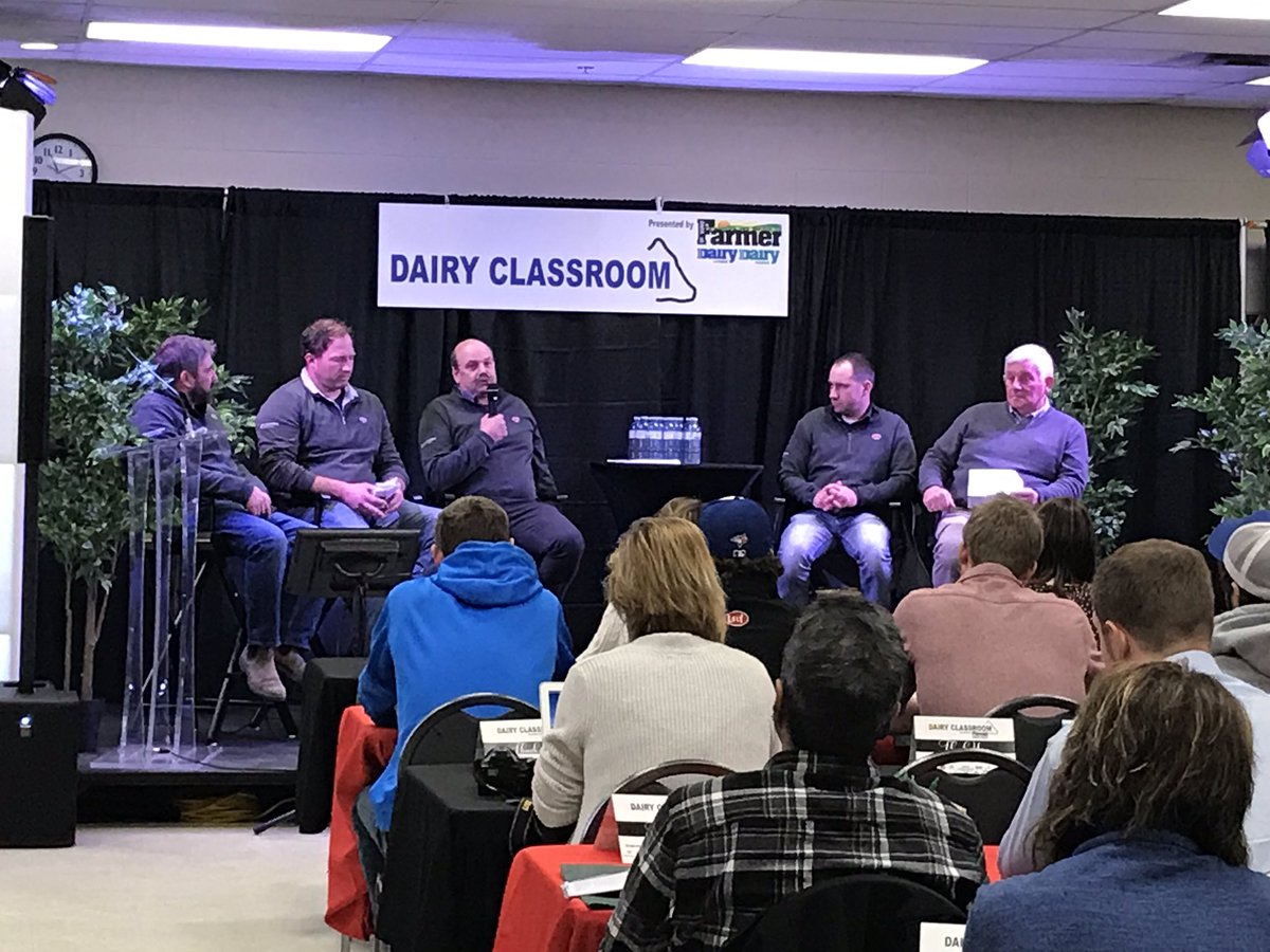 Big turn out at the Business Diversification Panel Discussion. Every seat is filled and there are people all the way out the door! 

@CDX2019 @cknxnews