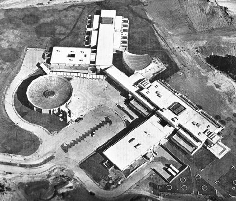 SoyPuertoOrdaz's tweet photo. ¡Jueves de #TBT que muchos reconocerán! El @colegioloyola Gumilla en 1967😱, #PuertoOrdaz #4Abr 

🔁RT si eres egresado de este colegio
❤️LIKE si aún estudias aquí https://t.co/I3cboLSsxO