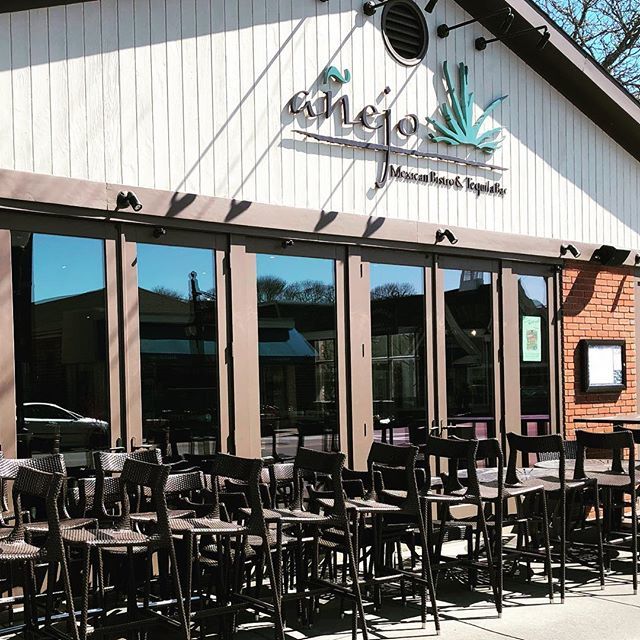 rpeal's tweet image. Like the swallows of Capistrano the chairs of @anejofalmouth have returned. #springbreak2019 #springoncapecod #CapeCod #CapeImages #CapeThings #CapeCodImages #CapeCodInstagram . . . . . #LerouxKitchen #CapeCod #ShopLocal #CapeThings #ShopLocalCapeCod #My… ift.tt/2uL4qk3
