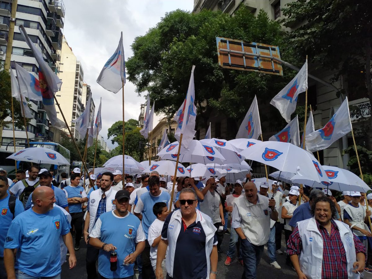 MundoGremial's tweet photo. #4A 👉 Los gremios de la @FeMPINRA concentran junto a @JuanCSchmid para marchar contra las políticas económicas del gobierno https://t.co/7wYVgZTXFt