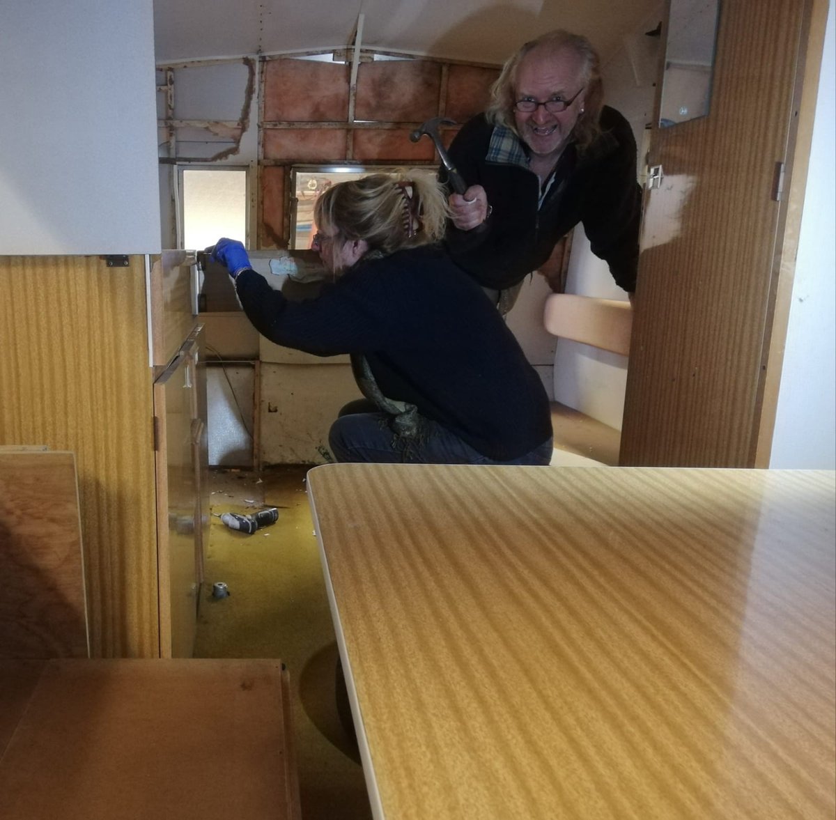 TheEnglishCarav's tweet photo. Taking all original cupboards and fittings out!...xx
#SpriteAlpine #SoItBegins #CaravanRestoration https://t.co/ArprFSnihg