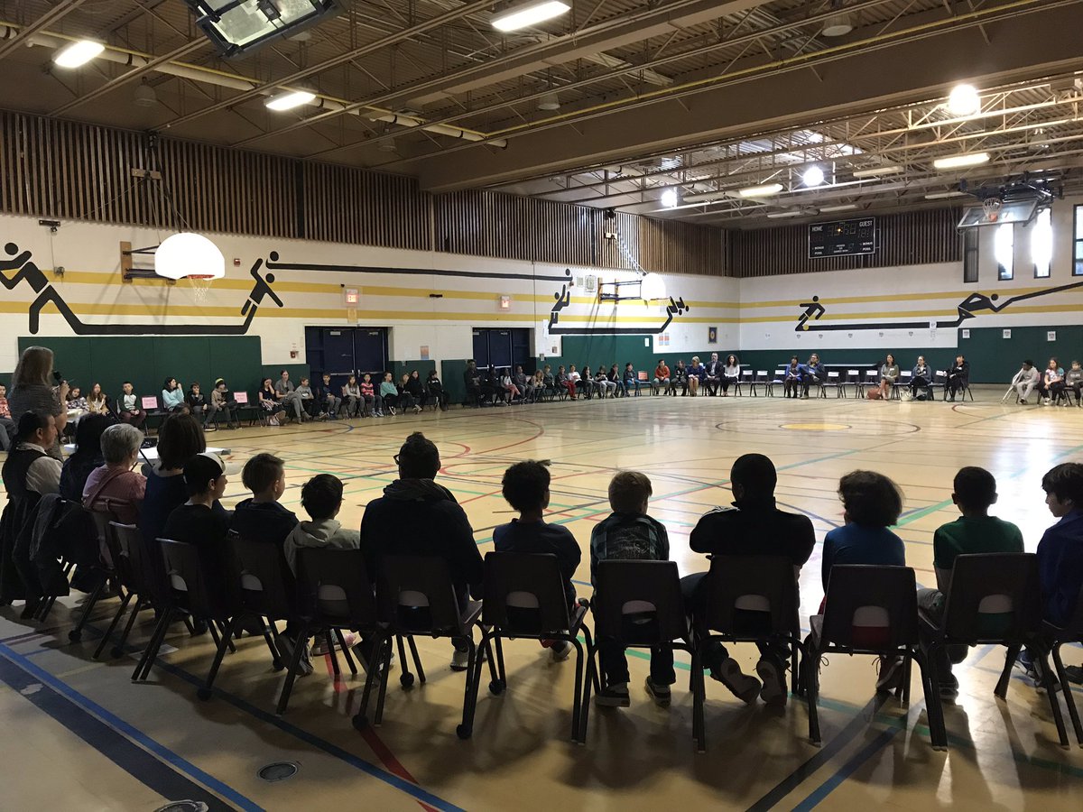 sergeincanada's tweet photo. Inauguration de la murale #autochtone de l’école Charles-Sauriol du @CSViamonde en présence de membres de la communauté autochtone #onfr #TOfr https://t.co/mvcrdFrFYm
