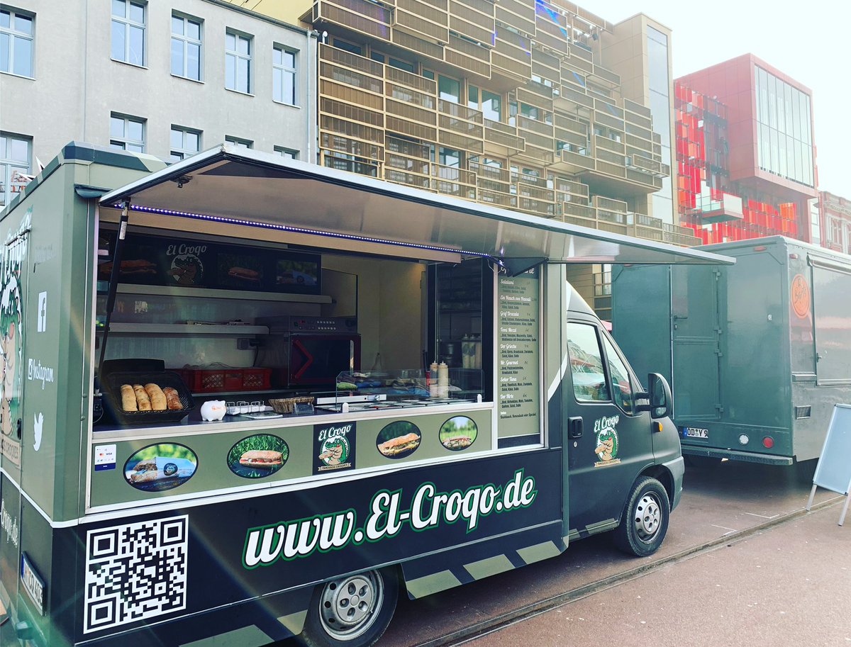 el_food_de's tweet photo. Endlich wieder Spielbudenplatz. Heute sind wir bis 23 Uhr für euch im Herzen von Hamburg. #elcroqo #streetfoodsession #spielbudenplatz #hamburg #croques #foodtruck #foodtruckfestival #kiez #reeperbahn #stpauli #leckeressen #foodtruckshamburg https://t.co/3Jl2ae44HG