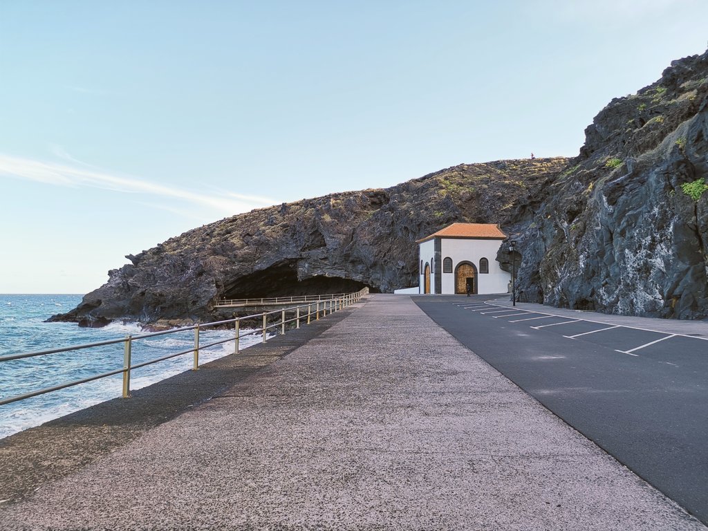 ¿Conoces la Cueva de Achbinico, también conocida como Cueva de San Blas? Fue el primer templo de la Virgen de #Candelaria. #Tenerife