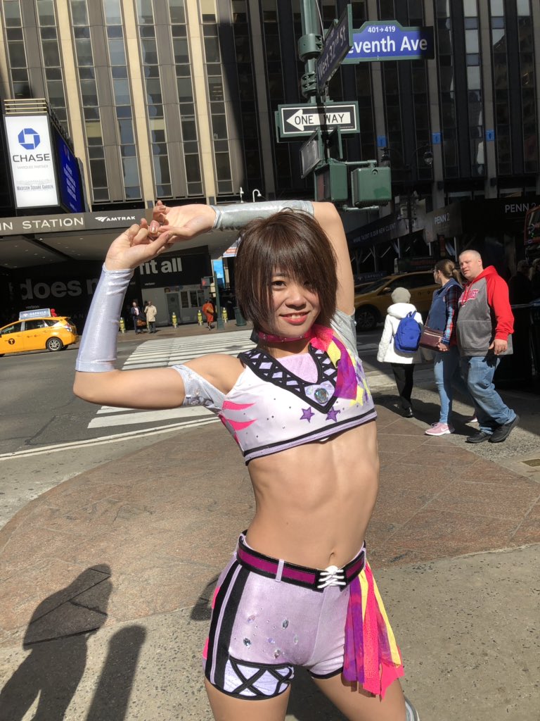 ニューヨークにて、スターダム恒例の撮影タイム！岩谷麻優のゴージャス