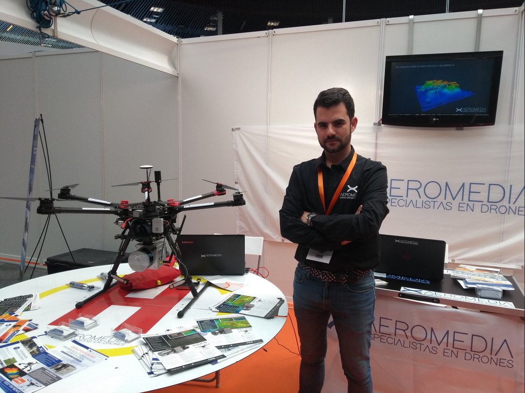 aeromedia1's tweet photo. #AEROMEDIA está presente en el @geotech_fair @dronetech_fair en Torremolinos, acompañados de nuestro delegado en Málaga Salvador De los Rios. Ven a visitarnos y te explicaremos las últimas tecnologías en el sector #LiDAR embarcado en #RPAS. stand B17
#dron #dronetech #geotech https://t.co/JEHWAhDDXQ