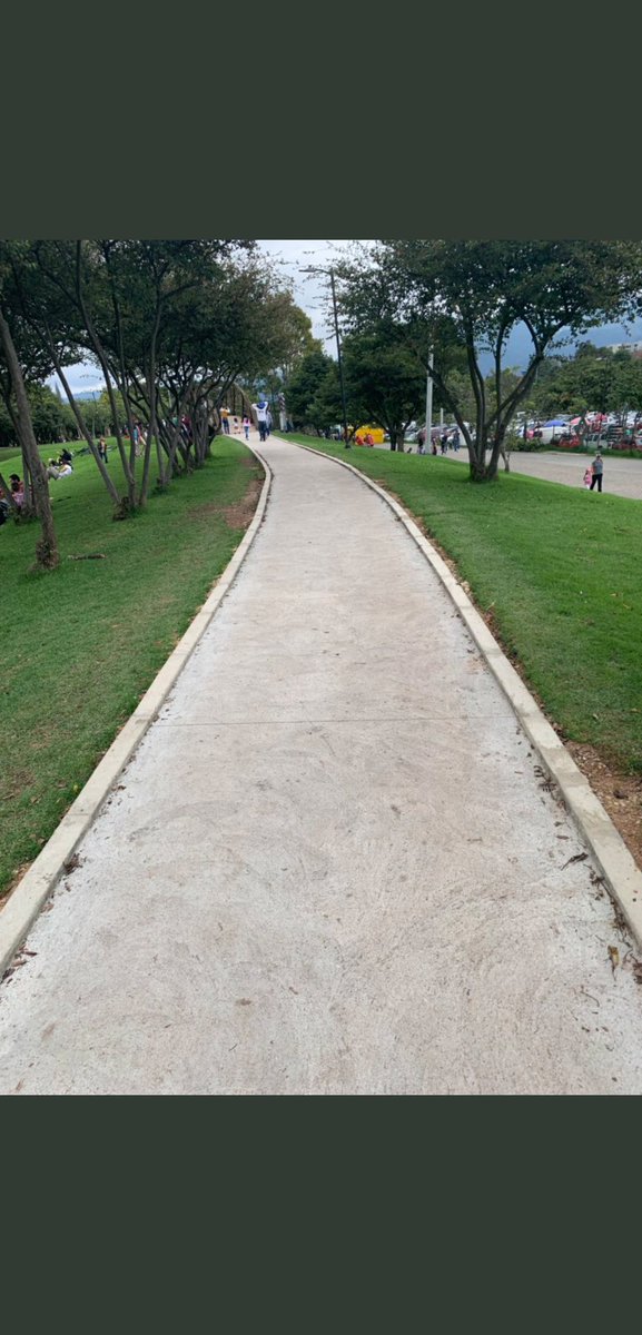DiegoDeviaT's tweet photo. #DeviaPregunta
#SimónBolivar | Deportistas practican running en Simón Bolívar nos preguntan sobre la pista de trote que está siendo intervenida con pavimento, temen q afecte sus articulaciones
¿Con q se está recubriendo la pista d trote y cuándo se culminarán las obras?
@IDRD https://t.co/4tDcYIr1z6