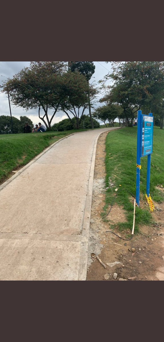 DiegoDeviaT's tweet photo. #DeviaPregunta
#SimónBolivar | Deportistas practican running en Simón Bolívar nos preguntan sobre la pista de trote que está siendo intervenida con pavimento, temen q afecte sus articulaciones
¿Con q se está recubriendo la pista d trote y cuándo se culminarán las obras?
@IDRD https://t.co/4tDcYIr1z6