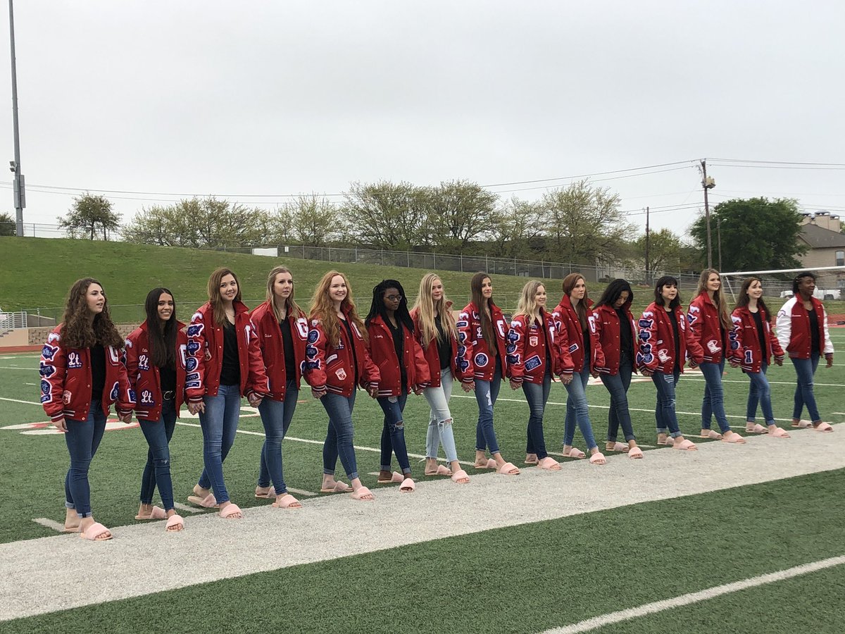 Ghsfillies's tweet image. Another awesome behind the scenes look at Fillies Sr19 pics and their “ #laststep off Mustang Field. Thank you @theghsmustangs  and @CoachA_GHS for allowing us to be part of your year, and sharing part of this special morning with you! @GHSNation #GHSUNITY