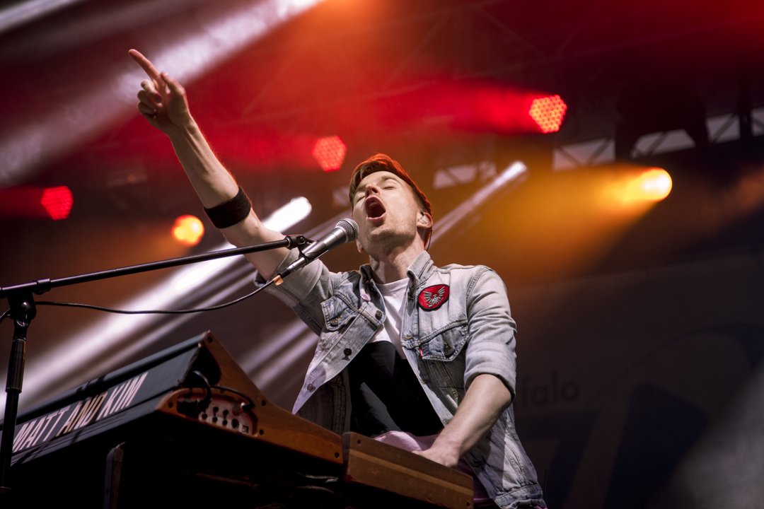 thewolfbuffalo's tweet photo. Happy #ThrowbackThursday ! Getting nostalgic over last year's #Kerfuffle with @mattandkim courtesy of photos by @KritUpra 
Are you coming this year? Better get you tix now here: https://t.co/q914DlzRmU https://t.co/au6CKQ6OuD