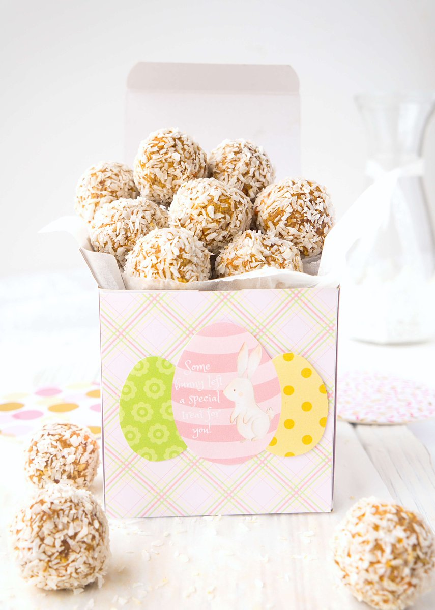 Celebrate Spring with these tasty No-Bake Carrot Cake Energy Bites! No sugar added and perfect for on the run! hauteandhealthyliving.com/recipe-box/no-…