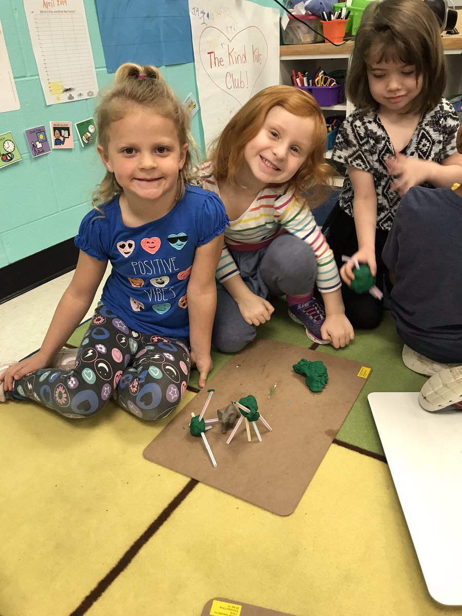 stacey_witherow's tweet photo. Can you build a creature smaller than a grasshopper or bigger than an elephant? @VBPreK #nurseryrhymesinaction #stemchallenge #waydownsouth https://t.co/SwpEjYpay7