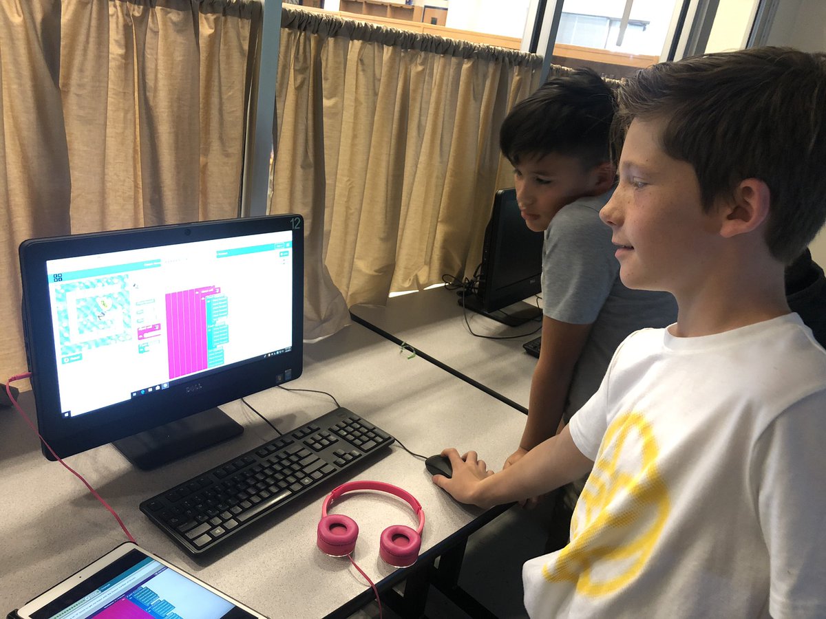 AshleyWhatley7's tweet photo. Coding in Technology #ourWHY #sportsfanCS #CSI1819 https://t.co/FOhCoK3oFa