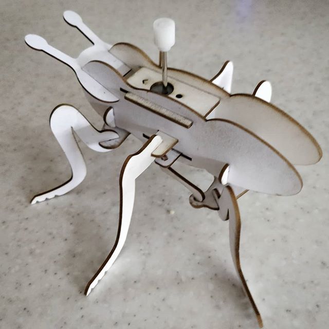 robives's tweet photo. Insectoid
#lasercut
#slottogether
#clockwork
#walkingmachine https://t.co/WCC4A8XT0a https://t.co/ITrfqpiItf
