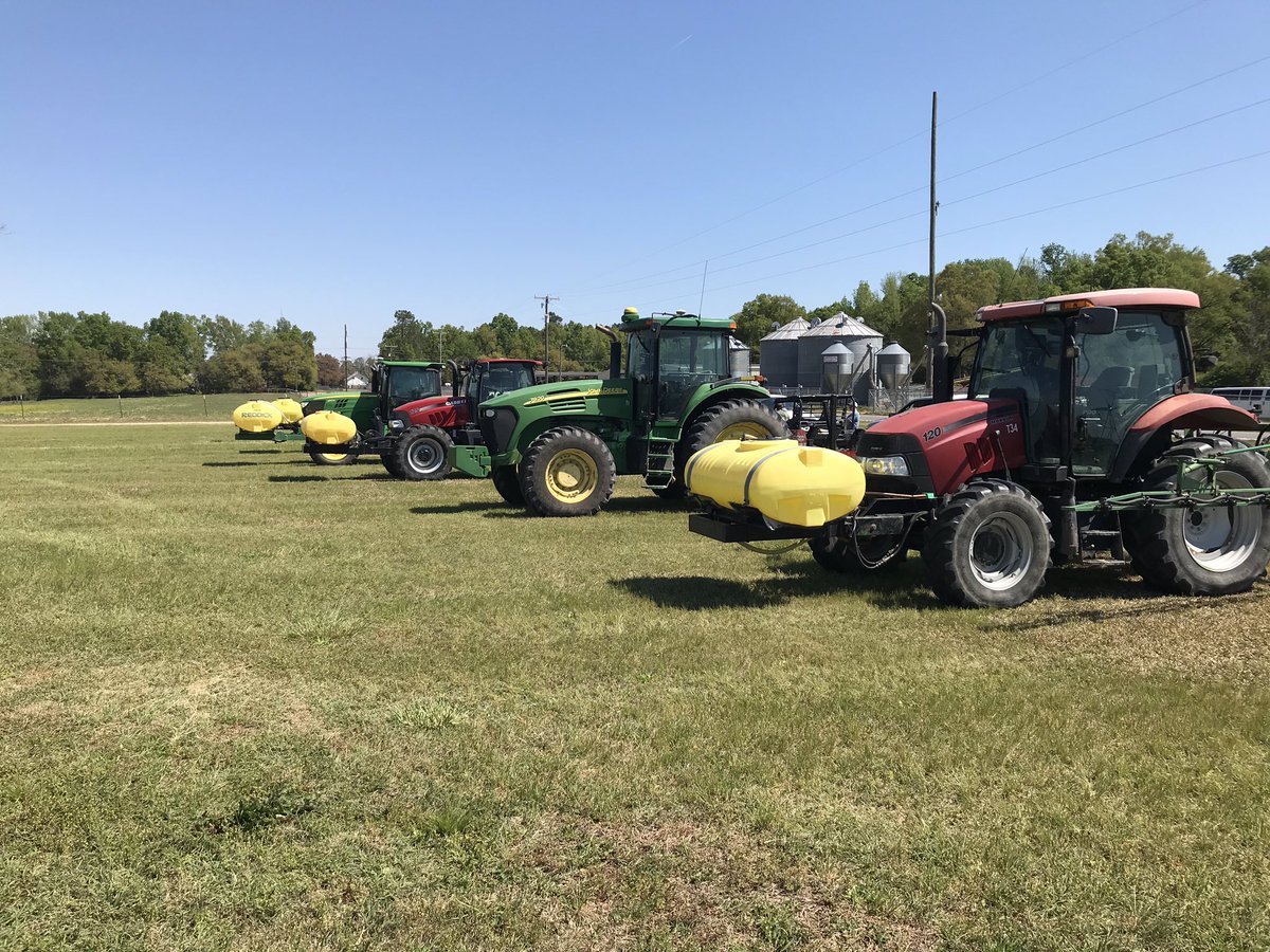 MPlumblee's tweet photo. Auto-steer 101 is about to start #Clemson #EdistoREC #PrecisionAg https://t.co/kVllmZSezx