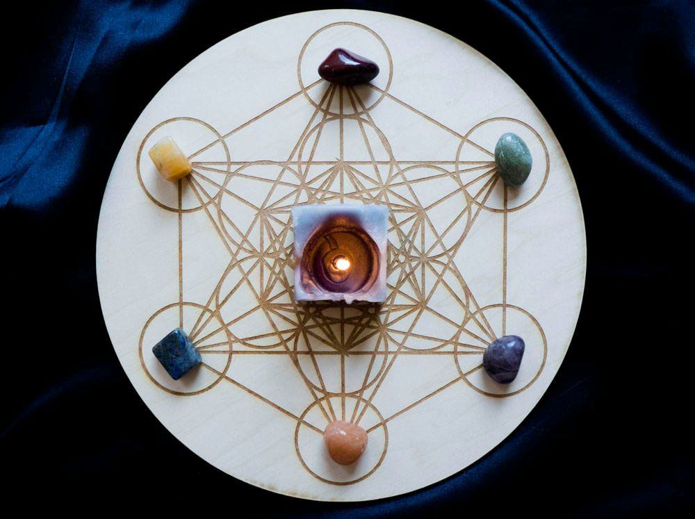 PositiveMystic's tweet photo. Combining the power of pendulum boards and crystals helps remind me that everything in this world is interconnected and that all of our actions have meaning 🔮 
.
.
.
.
#chakra #spiritual #zen #meditation #healing #crystals #yoga #moon #board #crystals #oracle #wicca https://t.co/Nwy059mXVU