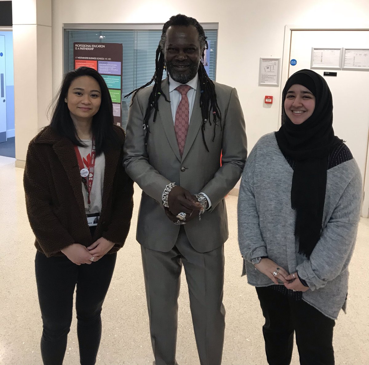 larebmedia's tweet photo. An absolute pleasure to have met an amazing and inspiring gentleman. So cool to have met you in person! #SouthLondonGang #LeviRootsVisitsWestminster 🔥🌞✨💖 https://t.co/Ofv0jLHY7x
