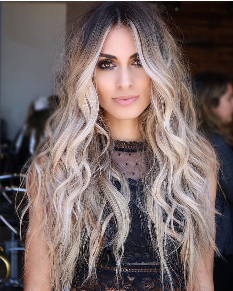 WellaEducation's tweet photo. π&π on their shoulders for balanced dimension. Don't miss BALAYAGE AF - hosted by @mastersofbalayage Founder @ryan.weeden - on April 15 at the #WellaStudioLA! π¨: @hairerik https://t.co/kcNypUbmg2