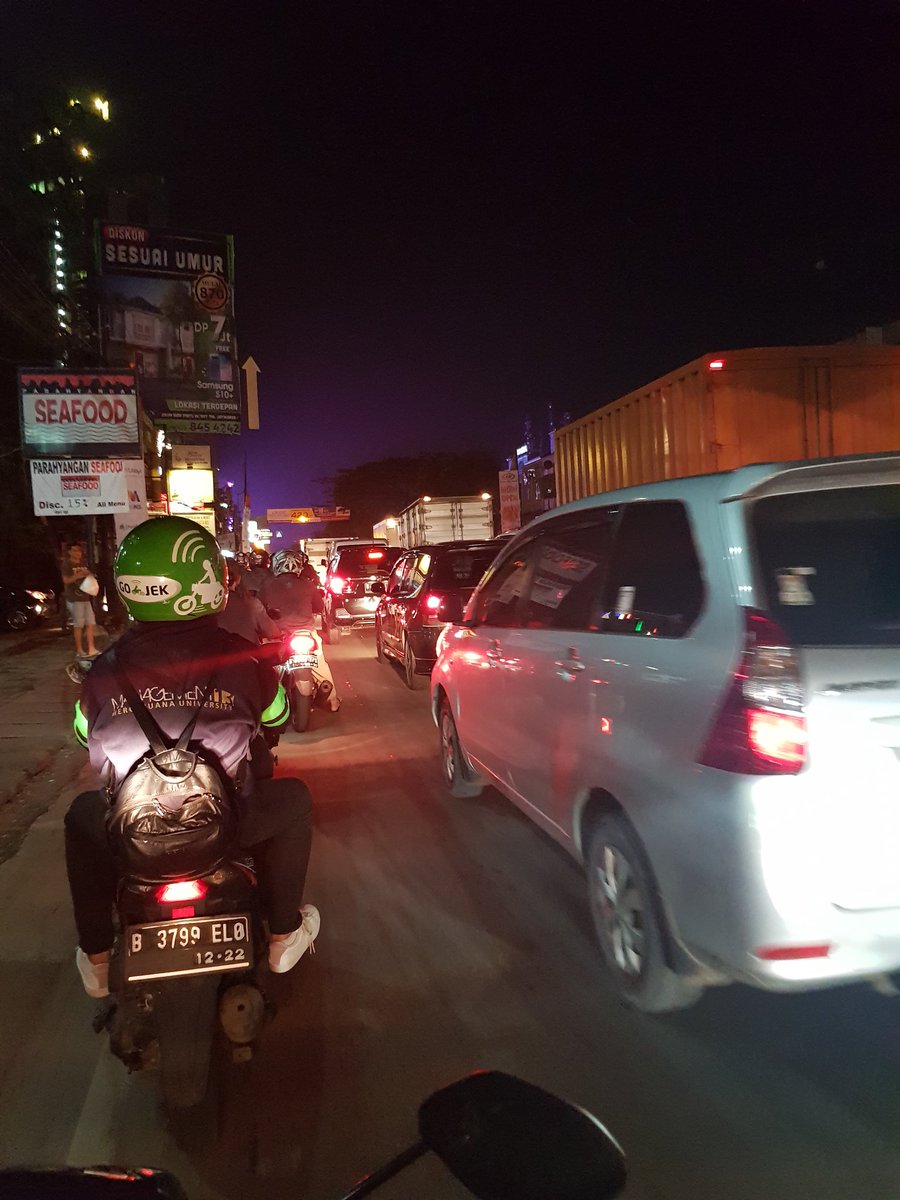 JerryPeter's tweet photo. Ada Mall baru mau buka di Cibubur, macet parah sampai ke Tol Jagorawi https://t.co/ntcLa2joUH