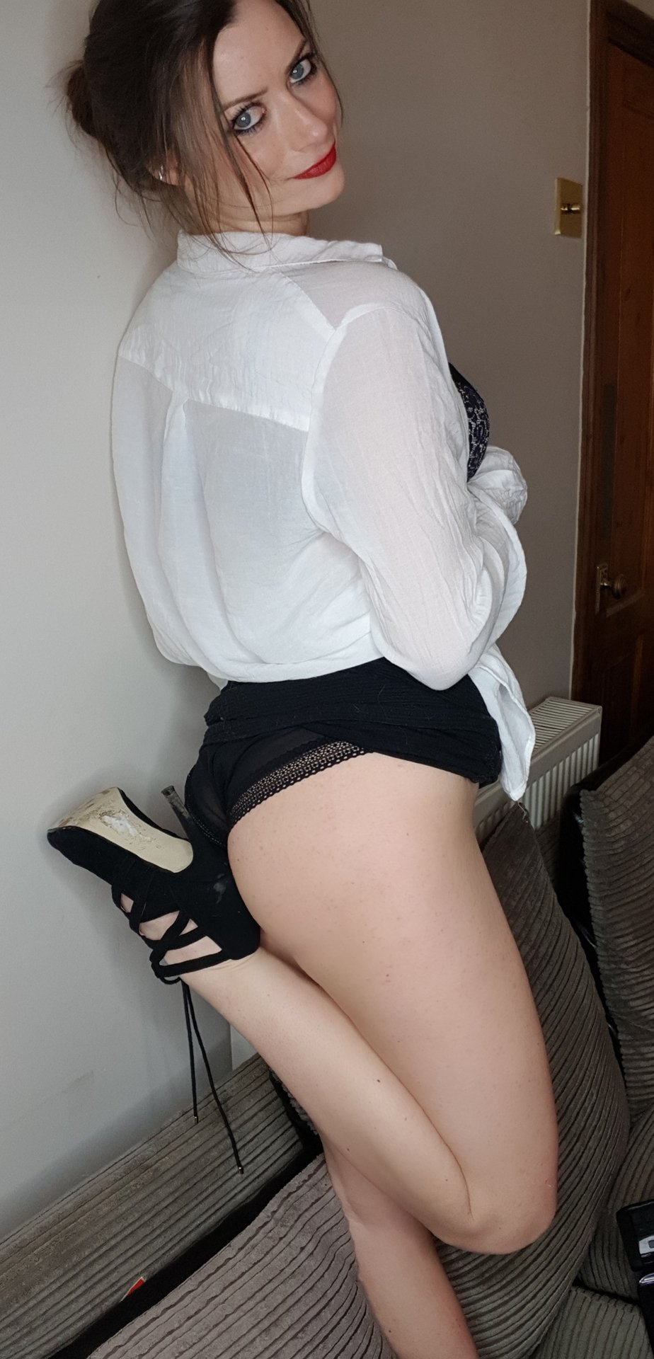 Can i tempt you into my office?💋 #officegirl #secretary #onlyfans https://t.co/2K7alkiksm https://t.co/8kairsmMqR