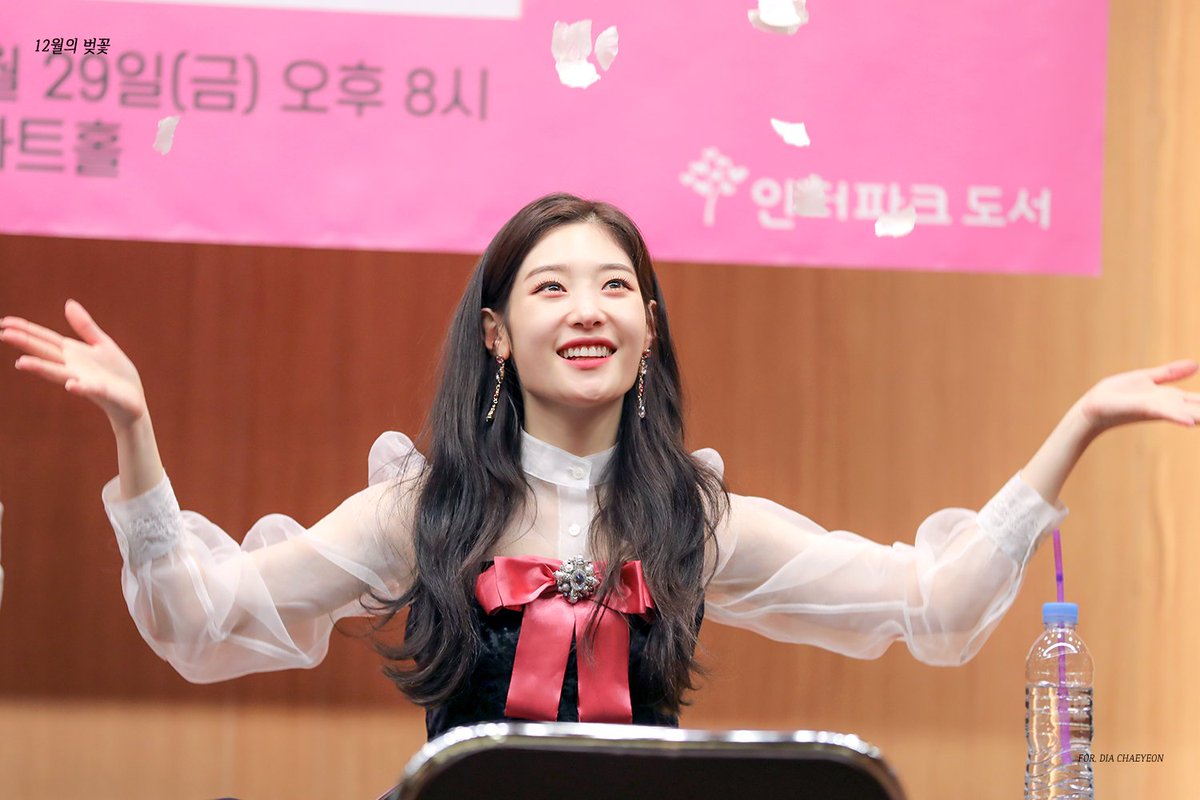 19971201_JCY's tweet photo. 190329 TCC센터 팬싸인회
#다이아 #정채연 #DIA #CHAEYEON
@dia_official https://t.co/lH3ueJlNFz