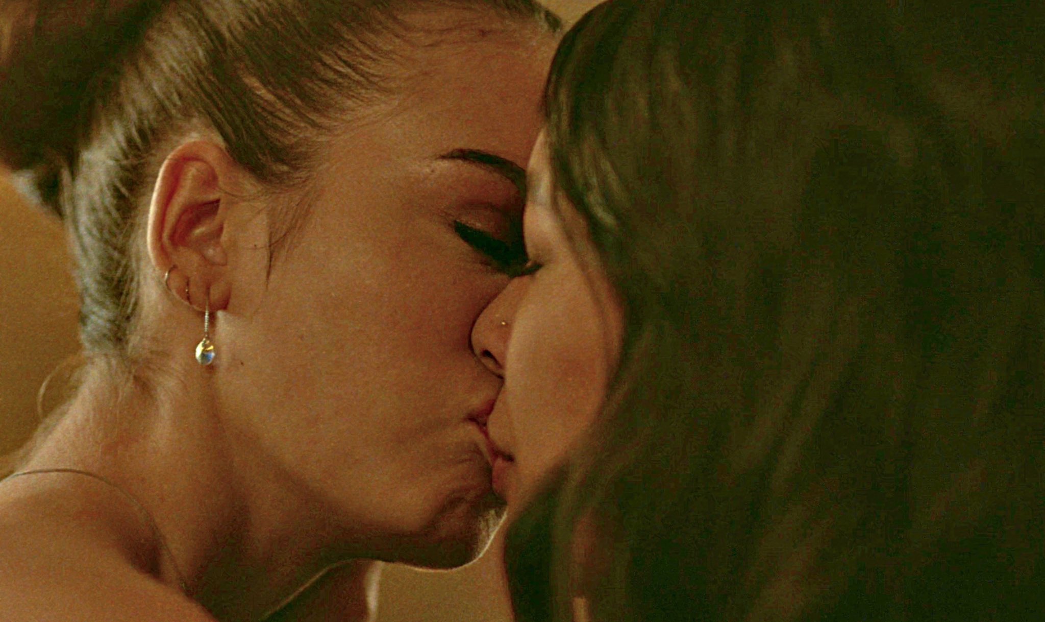 Camilla belle lesbian kiss.