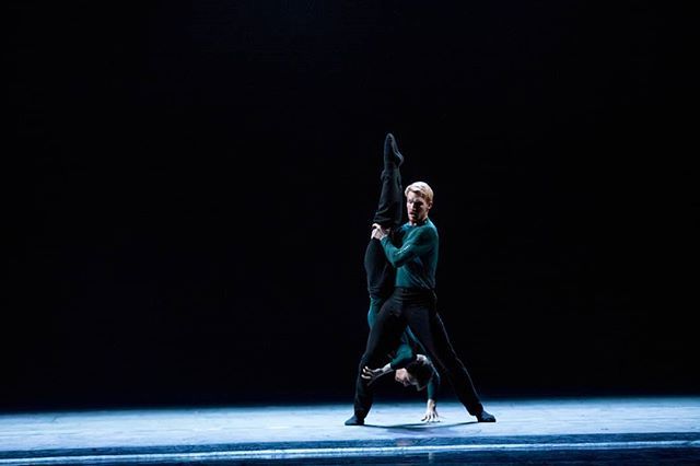 HubbardStreet's tweet photo. OUT OF YOUR MIND by #AlejandroCerrudo returns this #summer, as part of our #SummerSeries at @harristheaterchicago! Ticket link in bio!
Photo by @cherylmannphoto https://t.co/cc1ml8JpoJ https://t.co/fk0kkAkQPX