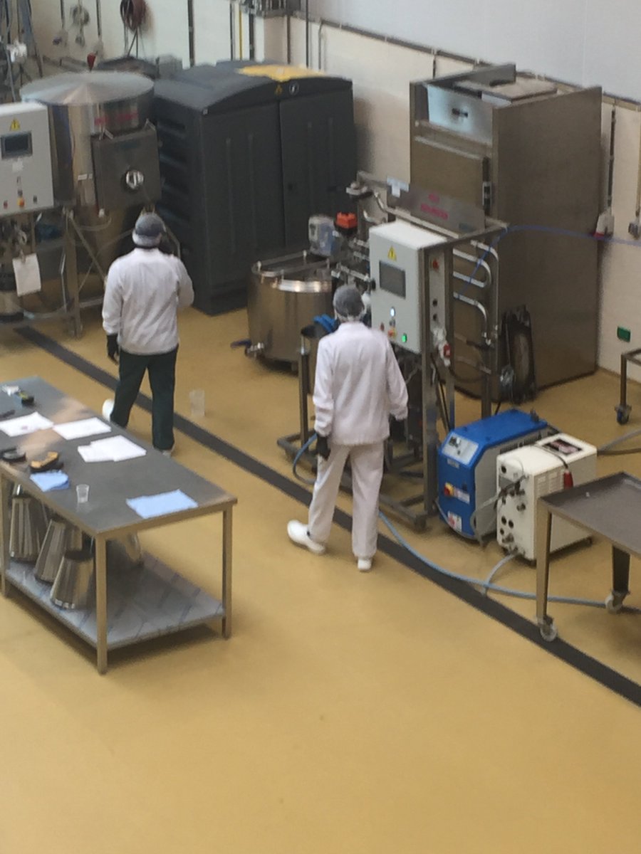 BeFoodTech's tweet photo. Cette après-midi lors du Point CoM, avec @LeForem , nous avons visité les ateliers de #FormAlim pour découvrir les équipements et les formations du centre de compétences de l’industrie alimentaire. #Foodatworkdays @fevia_be https://t.co/AYEwfvI6TO