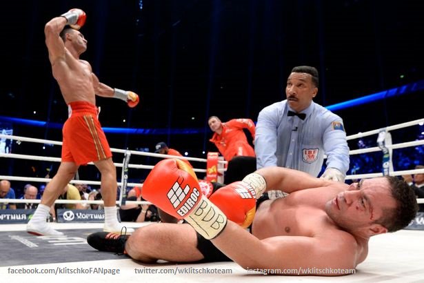 wklitschkoteam's tweet photo. #PhotoOfTheDay 👊  
November 15, 2014 @Klitschko vs #Pulev. #Klitschko won by #KO in round 5 

"I have never seen such arrogance from an opponent and there was a price to pay for that. I don't think he realized he was playing in the champions league." said Klitschko #boxing #Tbt https://t.co/Ixy75jylTq