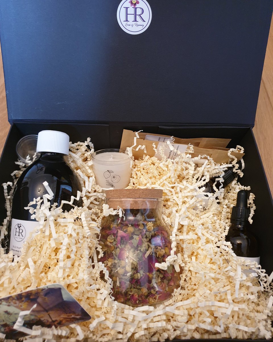 I love putting together client packages! There's nothing more fulfilling than encouraging selfcare in others.

Here's a bespoke package for a client who wants help to reduce anxiety,… instagram.com/p/Bv1wLtKluBL/…