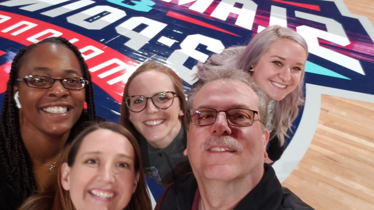 Go4Jerry's tweet image. #collegeslam Welcome to Target Center!