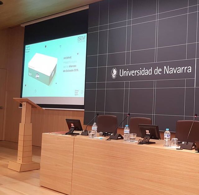 martatorregrosa's tweet photo. Hoy hemos presentado El informe Impacto digital de las marcas de calzado 2019. Un gran trabajo con @DFashionBrands en @ISEMfbs Gracias a todos por venir! https://t.co/OoXggFi3AO #modafcomunav https://t.co/LWP9C8IOMp