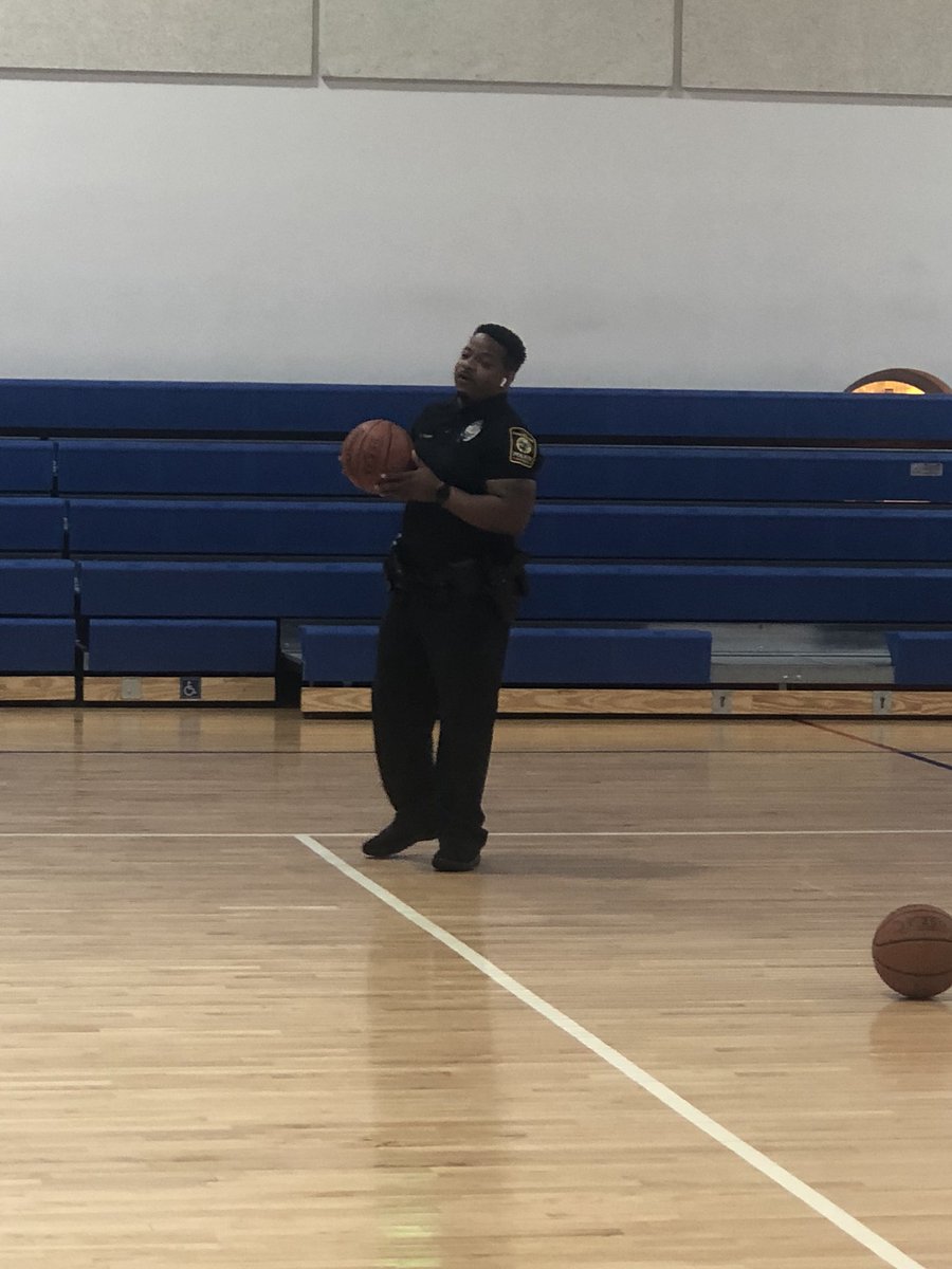 SergeantNJoseph's tweet photo. Happening Now: 💥💥💥💥 Mayor @Ogilbert and @MGPDFL officers participating in the #SpecialOlympics #shootathon #shoota100 #2019 #BTF @CityofMiaGarden https://t.co/av8ah0ngWW