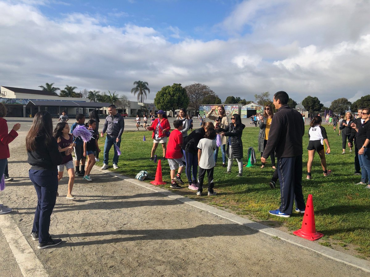 Great Job!  Empresa 5th Grade students demonstrate that hard work and effort pay off on the CA #PFT Physical Fitness Test!  Students and parents cheered each other on as they ran the mile!
