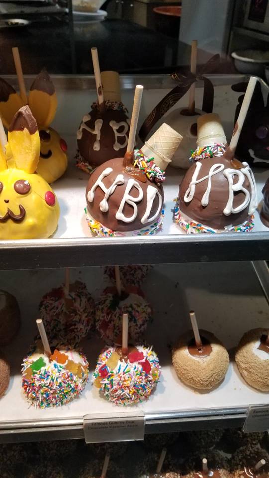 HBdrones's tweet photo. That time we found some pretty awesome candy apples made specially for us in Victoria 😉🤤
#HBD #HummingbirdDrones #Drones #TBT #ThrowbackThursday https://t.co/eYBnvxqSxo