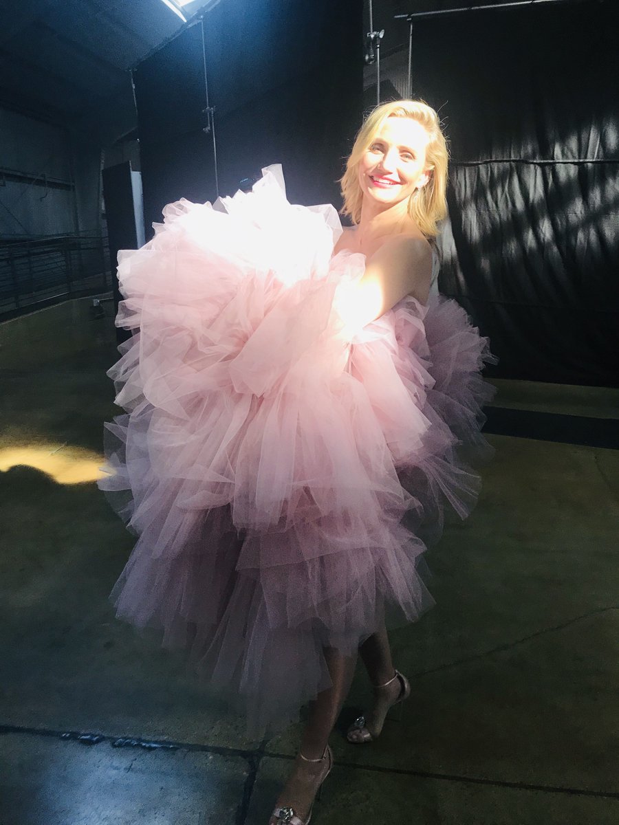 Cameron Diaz: Okay Gals, Be Right Back!! buff.ly/2FNaOfS