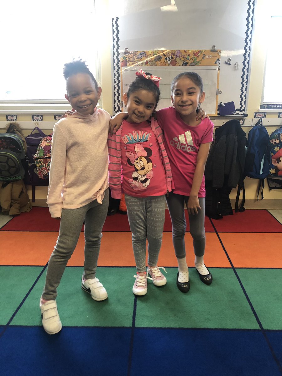 MsFabienHACS's tweet photo. Twinning for Twin day ! https://t.co/mtobzaYC6C