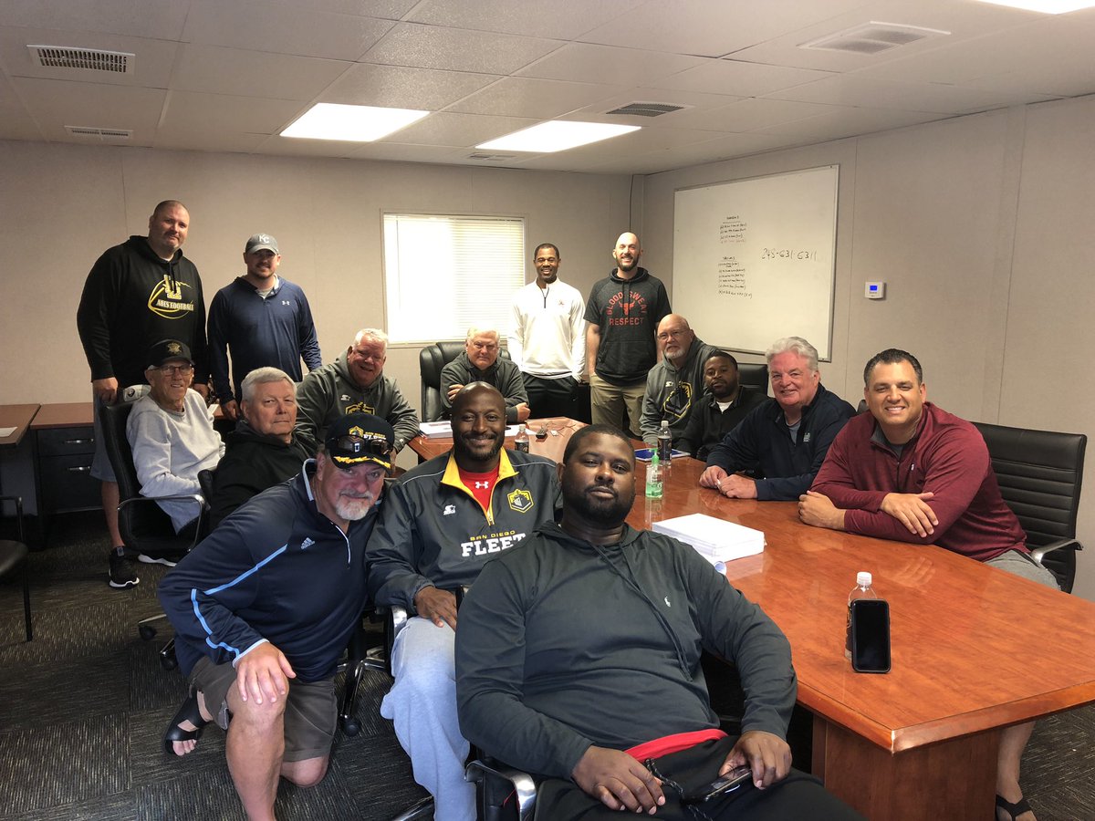 Coach_T_Mur17's tweet image. Met a great group of guys, worked our tails off, and learned from everyone involved. Hands down the best coaching staff I have had the opportunity to be on! #AllHandsOnDeck #SDFleet
