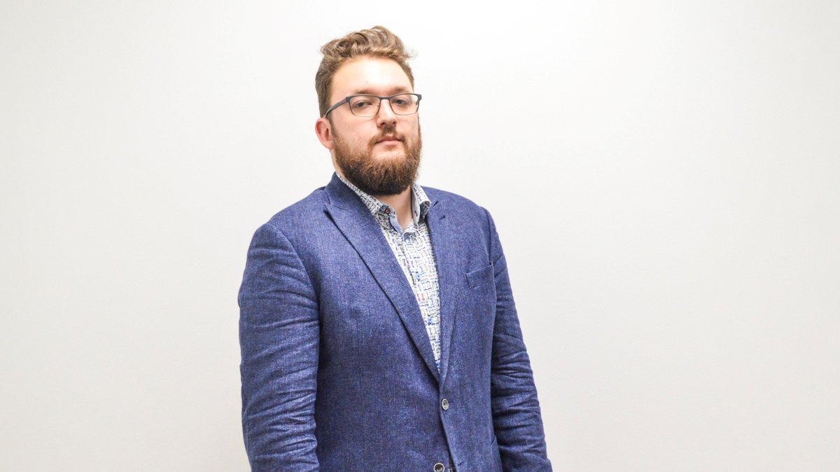 SenecaPoly's tweet image. Are you interested in pursuing a degree AND a masters? Hospitality - Hotel and Restaurant Services Management (HTM) grad Eugene recently did just that via #SenecaPathways partner @RoyalRoads. Learn more about his journey on #SuccessBeyond: bit.ly/2FM1vwN #SenecaProud