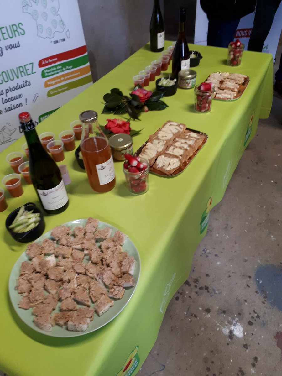 sylviag53's tweet photo. Inauguration du second point de retrait #drivefermier53 les producteurs @Bienvenueferme sont prêt https://t.co/jNWD9thYO9