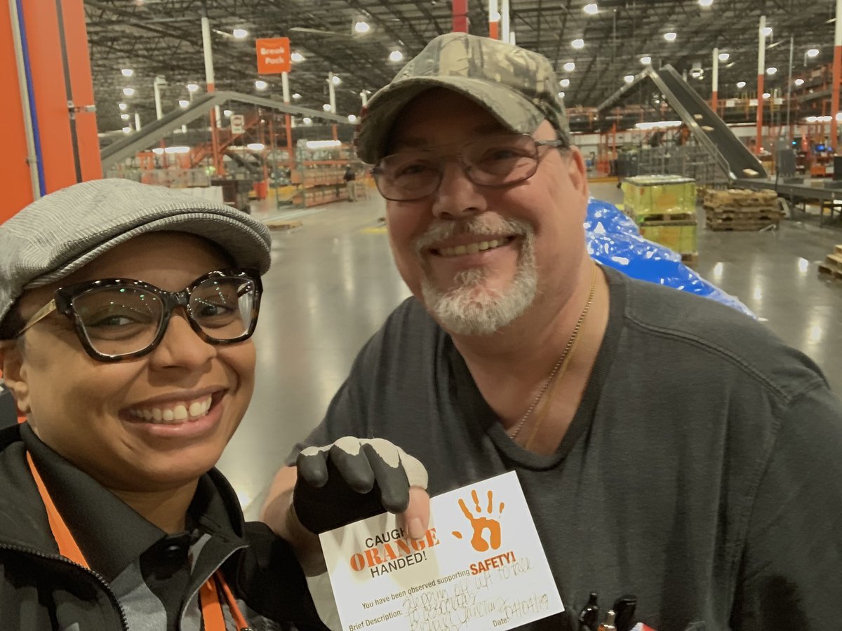 SMThomas08's tweet photo. QA Assoc Richard helping out in the the operation with BOSS unloads and working safe while doing so! #QARocks #C๐โ #Safety https://t.co/j7w4mYjEdX
