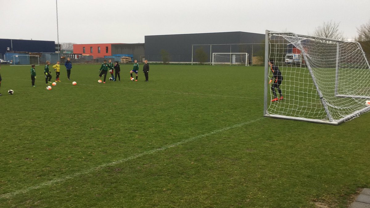 Keeperstraining <a href="/vvwinsum/">vv Winsum</a>, de jeugd wordt goed voorbereid! Toppers in spe!!!! <a href="/Gabe68/">Gaby Hemsens</a>